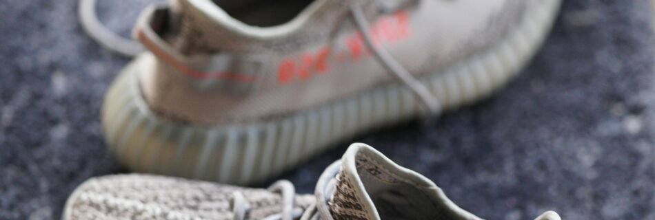 imagen de las zapatillas Adidas Yeezy Boost 350 V2